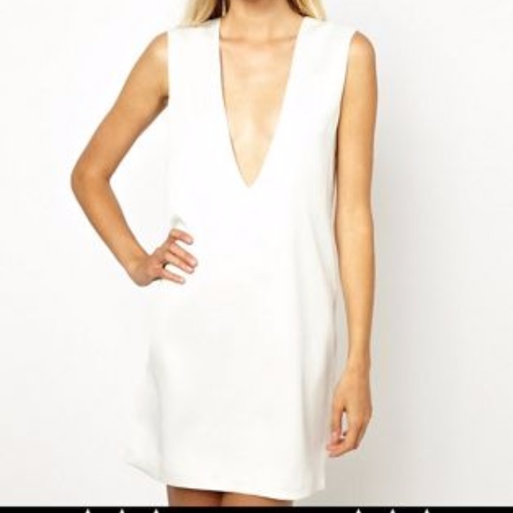Solace London Dresses & Skirts - Solace London Aurora Plunge Neck Shift Dress